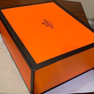Midium size authentic Hermes orange box with magnets to close, great condition